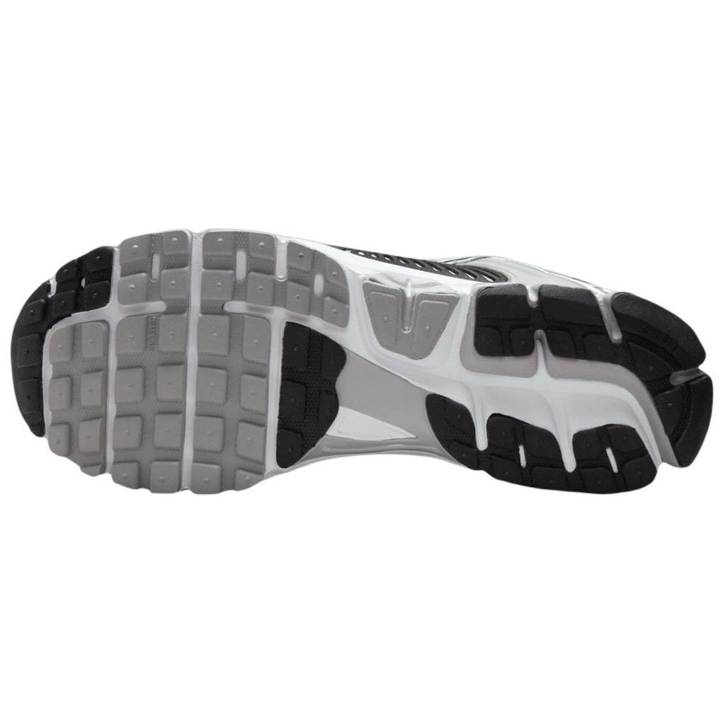 Nike - Zoom Vomero 5 Metallic Silver