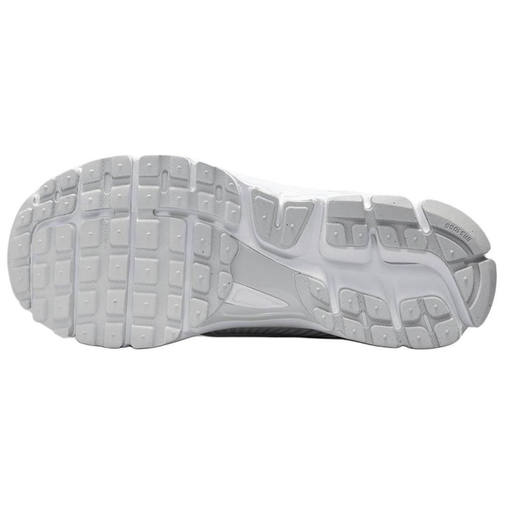 Nike - Zoom Vomero 5 Chrome Toe