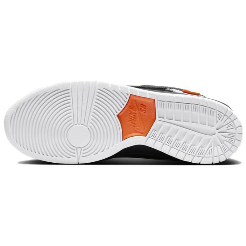 Nike - SB Dunk Low TIGHTBOOTH