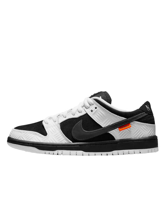 Nike - SB Dunk Low TIGHTBOOTH