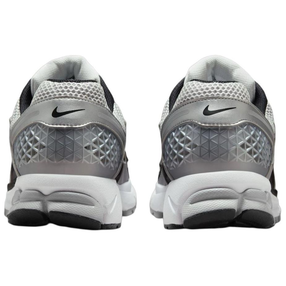 Nike - Zoom Vomero 5 Metallic Silver