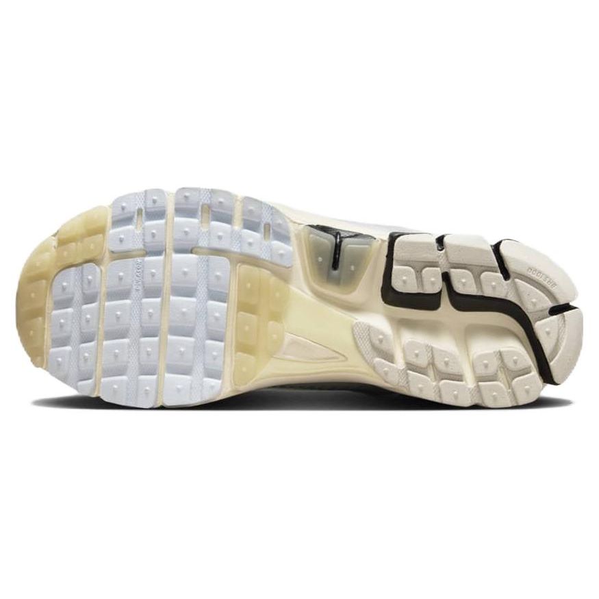 Nike - Air Zoom Vomero 5 Supersonic