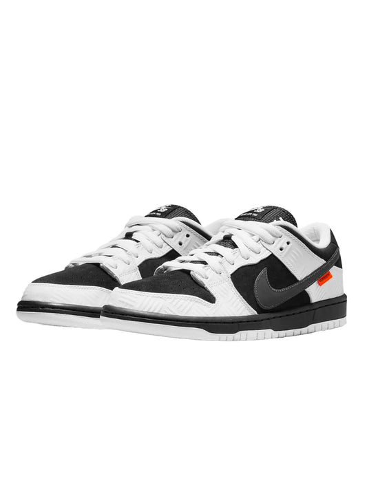 Nike - SB Dunk Low TIGHTBOOTH